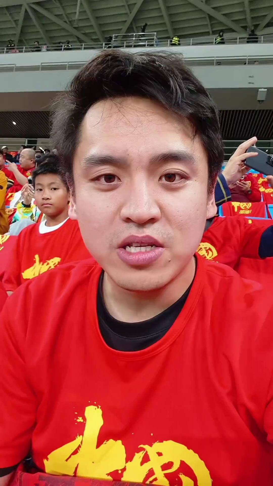 包含精彩绝伦的比赛，球迷齐声为之叫好的词条